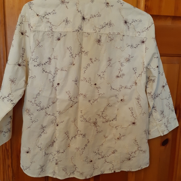 Embroidered cotton button down blouse - Picture 3 of 5